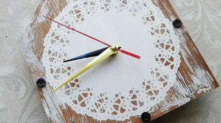 Cum sa faci un ceas cu propriile sale mâini de mijloace improvizate (3 clase de master)