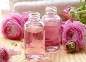 Cum se rosewater din petale de trandafir in casa (roz) Cum de a face apa de trandafiri din petale de trandafiri la domiciliu