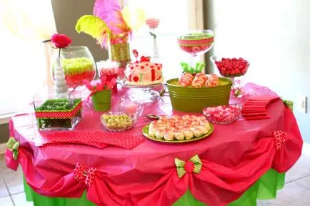 Cum de a decora o masa pentru copil ziua de nastere, decor de feluri de mâncare și salate (feluri de mâncare) Cum de a decora o masa pentru copil ziua de naștere, decorare de feluri de mâncare și salate