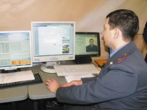 De unde știi proprietarul mașinii pe numărul de stat (e) De unde știi proprietarul mașinii pe farfurie