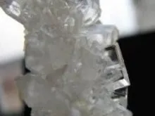 Cum să crească un cristal de sare în casă, experiența de modul în care să crească un cristal de sare de masă (cristal) Cum să crească un cristal de sare în casă, experiența de modul în care să crească un cristal de sare de masă