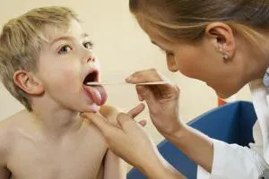 Cum să obțineți os de pește de la gât unei persoane (cum să obțineți os de pește de la gât) Cum să obțineți os de pește de la gât unui om
