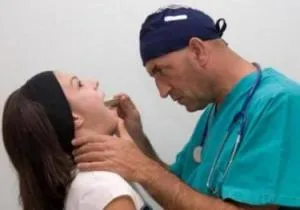 Cum să obțineți os de pește de la gât unei persoane (cum să obțineți osul dintr-un gât uman) Cum să obțineți os de pește de la gât unui om