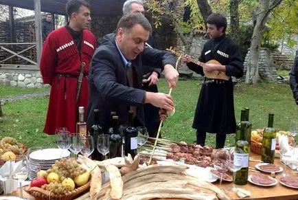Cum să se înmoaie în mod corespunzător frigaruile