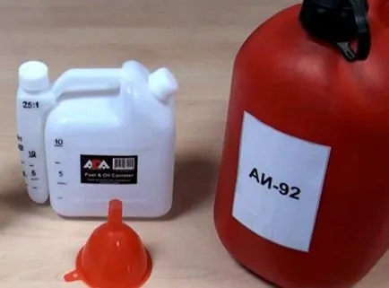 Cum să realimenteze un raport drujba de petrol și benzină (benzină cum să rasa pentru ferăstraiele cu lanț) Cum să realimenteze un raport drujba de petrol și benzină