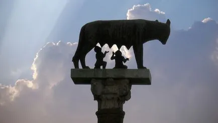 Capitoliului din Roma, Capitol Hill zona, temple si muzee, Lupa Capitolina
