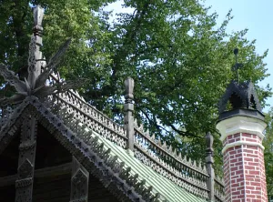 dispozitiv acoperișuri Gable la diferite (muchia superioară orizontală) Dispozitiv de acoperișuri Gable la diferite