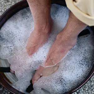 Osul pe picior pentru a trata remedii populare în casă (groapă) Bone pe picior pentru a trata remedii populare la domiciliu