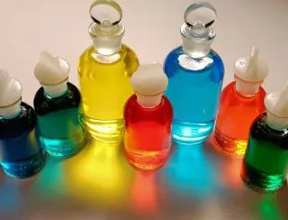 Dye, identic naturale