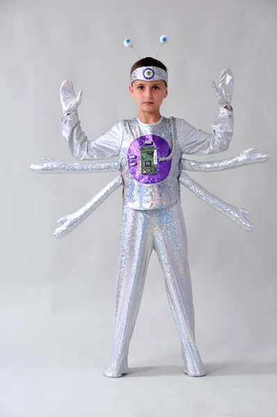 Costum Alien din hartie - cursuri online (străin) Costum Alien din hartie - cursuri online
