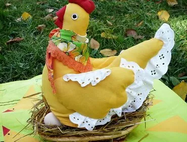 articole realizate manual frumoase pentru grădină, în formă de pui colorate - cabana bunicii