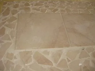 masă de bucătărie cu mâinile