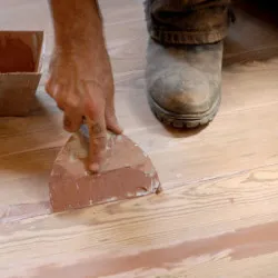 Cum de a elimina poloneză vechi din mobilier din lemn în actualizarea casa