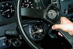 Cum să eliminați, demontați și reglați coloana de direcție a vehiculului Gazelle