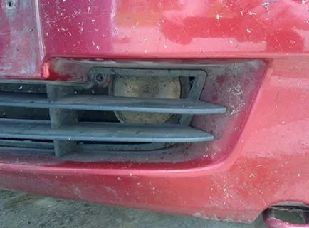 Scoaterea și punerea la loc bara de protecție din față pe Lada Kalina
