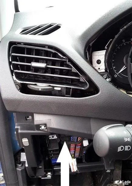 Îndepărtarea deflectoarele (ductelor) pe Lada Vesta (Vesta elimina rama) Scoaterea deflectoarele (ductelor) pe Lada Vesta