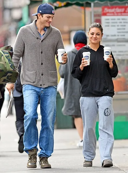 Mila Kunis și Ashton Kutcher dragoste, căsătorie, știri și fotografii în 2017 (Ashton) Mila Kunis și Ashton Kutcher dragoste, căsătorie, știri și fotografie 2017