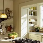 O bucătărie mică, cu o serie de opțiuni de design balcon (opțiuni) O bucătărie mică, cu o serie de opțiuni de design balcon