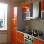 O bucătărie mică, cu o serie de opțiuni de design balcon (balcon) O bucătărie mică, cu o serie de opțiuni de design balcon