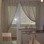 O bucătărie mică, cu o serie de opțiuni de design balcon (mic) O bucătărie mică, cu o serie de opțiuni de design balcon