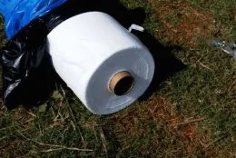 - Tipuri de materiale nețesute, cerere de căpșuni, zi de vară rezident (poate fi direct pe partea de sus) Nonwovens - tipuri de aplicații, pentru căpșuni, zi de vară rezident