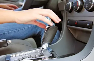 Ne spalam permisul de conducere, mașini de la A la Z (dreapta) Se spală permisul de conducere, mașini de la A la Z