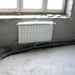 Ascunderea conducte de încălzire într-un metode de acasă private și materiale pentru ascunderea