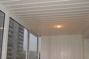 Finisare tavan, un balcon și o logie cu mâinile lor (balcon) Finisare tavan, un balcon și o logie cu mâinile lor