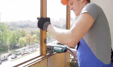 Balcon geam cu ferestre din plastic