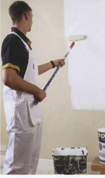 Vopsea culoarea peretilor de instrucțiuni video cu mâinile lor, în special pictura plafonului în celălalt (pentru a vopsi peretii in tavan o fotografie diferită de culoare) Vopsea culoarea peretilor de instrucțiuni video cu mâinile lor, în special pictura plafon în celălalt