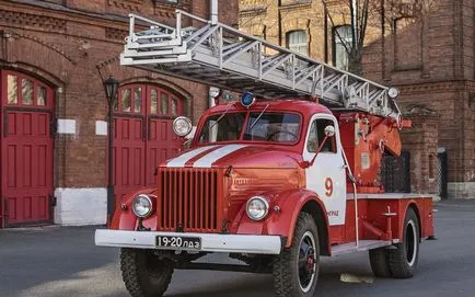 Cuceritorii elementelor poveste de echipamente de incendiu