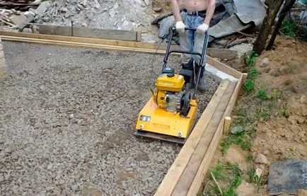 Pernă sub fundație - sub centura, grosimea care trebuie să fie la fel de umplere (ceea ce ar trebui să fie perna sub fundație) Pernă sub fundație - sub centura, grosimea care trebuie să fie cât se toarnă