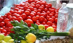 Tomate cu mere pentru rețete de iarnă preparatele conserve (conserve de reteta de tomate de iarnă de mere) Tomate cu mere pentru eboșe rețete de iarnă conserve