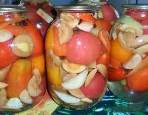 Tomate cu mere rețete de iarnă bucăți conservate (mere) Tomate cu mere pentru eboșe rețete de iarnă conserve