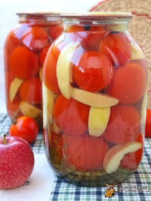 Tomate cu mere pentru rețete de iarnă preparatele conserve (conserve de reteta de tomate de iarnă de mere) Tomate cu mere pentru eboșe rețete de iarnă conserve