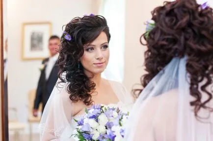 Hairstyle cu partea buclele fotografie mâini, instrucțiunile de stabilire