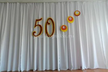 Garland festiv cu mâinile lor