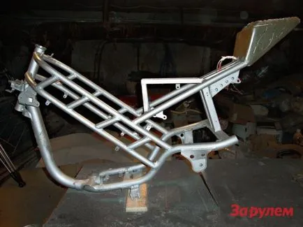 Întoarceți scuterul într-o motocicletă cu mâinile sale - rezultatul (foto) (converti scuterul într-o motocicletă cu mâinile) Întoarceți scuterul într-o motocicletă cu mâinile sale - rezultatul (fotografii)