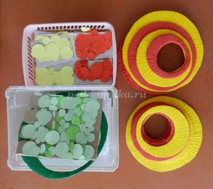 Garland festiv cu mâinile lor