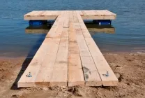 Marina structura de acostare mâinile lor, dane plutitoare pentru bărci, poduri de pe iaz pentru