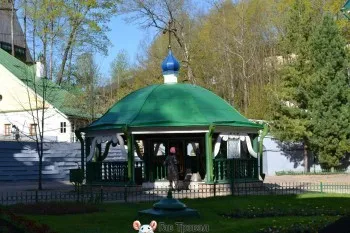 Pskov-Pecherska Manastirea (Lavra)