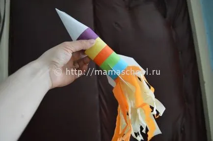 Racheta de hârtie cu mâinile Masterclass dvs.