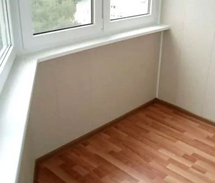 Repararea balcoane cu mâinile lor, portal de constructii (Înainte de a termina loggia) Repararea balcoane cu mâinile lor, portalul de construcție