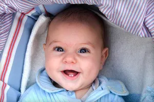 Dentiție cum de a ajuta copilul dumneavoastră, simptomele de erupția dinților și a amortit