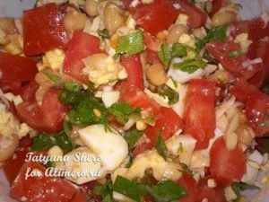 Tomate cu ouă și brânză afumată (salată și fasole) Salata de rosii cu ouă și brânză afumată