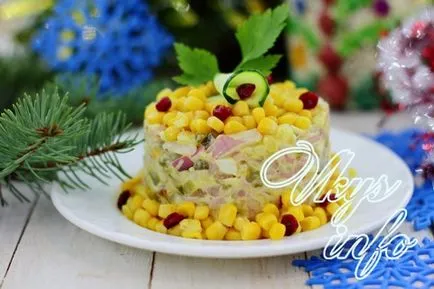 Salata cu pui afumat si porumb - reteta cu o fotografie
