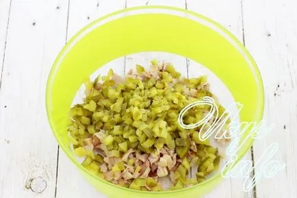 Salata cu pui afumat si porumb - reteta cu o fotografie