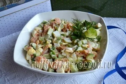 Salata cu pești roșii, castraveți și ouă (ouă) Salata cu pești roșii, castraveți și ouă