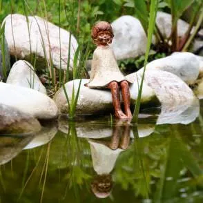 Cele mai neobisnuite caracteristici de gradina figurine alese în funcție de stilul de gradina, materiale (lemn,