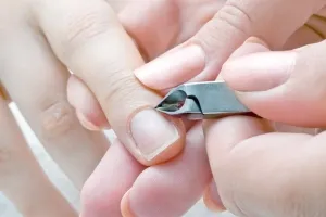 Cum pentru a curăța și elimina cuticulele la domiciliu (cum să eliminați cuticula elimina lichid de la domiciliu, fără ulei creion circumcizie pentru totdeauna) Cum pentru a curăța și elimina cuticulele la domiciliu